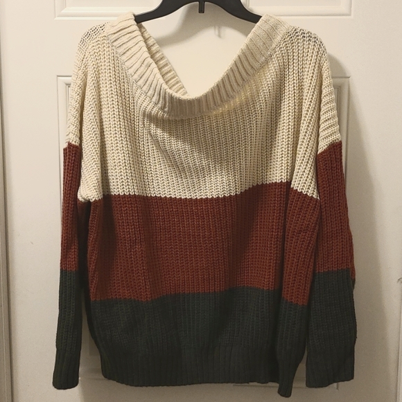 Off the shoulder sweater, size M/L - Picture 1 of 3